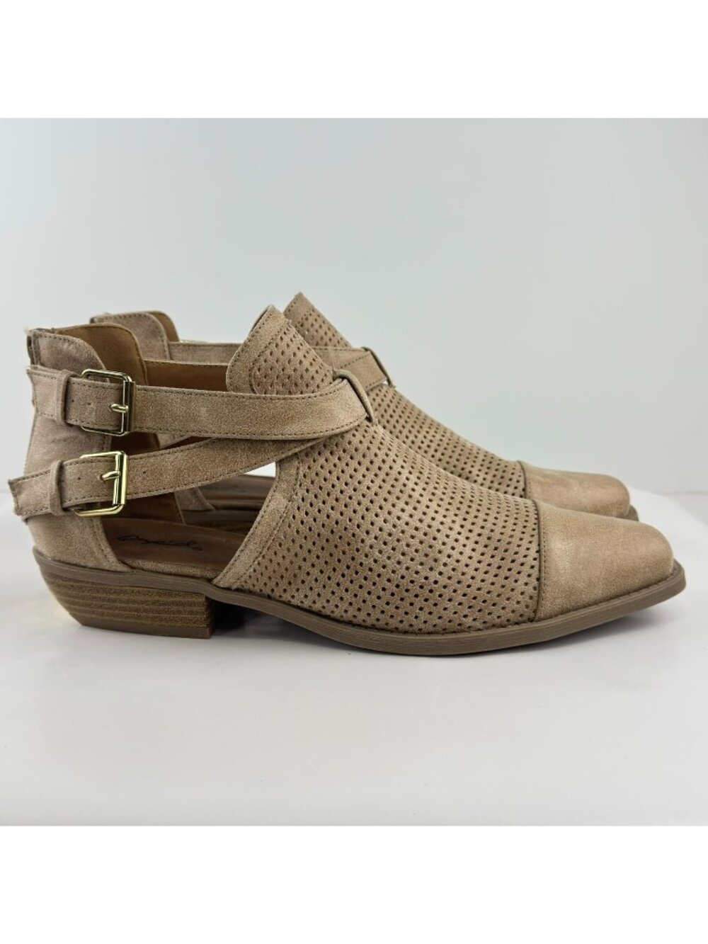 Qupid Ankle Booties Womens Sz 8.5 Oatmeal Perforated Buckle Straps Low Heel NEW